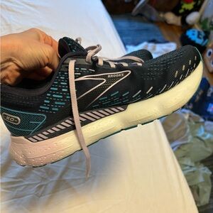 Brooks Dark Blue Athletic Shoes with Teal and White
